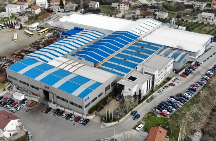 SIK Mostar d.o.o. je privatna proizvodna i uslužna tvrtka osnovana 1995. godine. Od prvih malih koraka u maloj radionici do tvrtke za metalnu proizvodnju i obradu. Usmjereni uglavnom na američko i europsko tržište (EU), 99% naše proizvodnje odlazi u izvoz.
